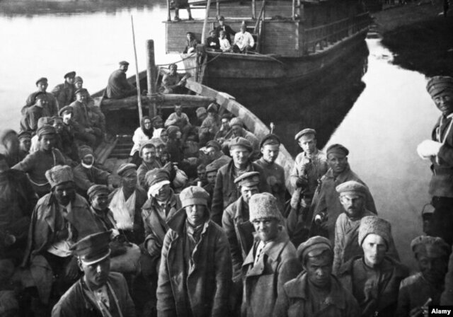 Soviets attempt to take Warsaw