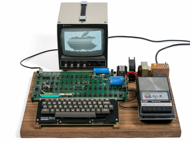 1976 (First Apple Computer)