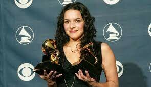 Who won the most R&B awards