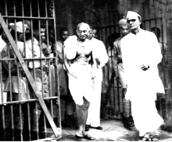 Gandhi preso por primera vez
