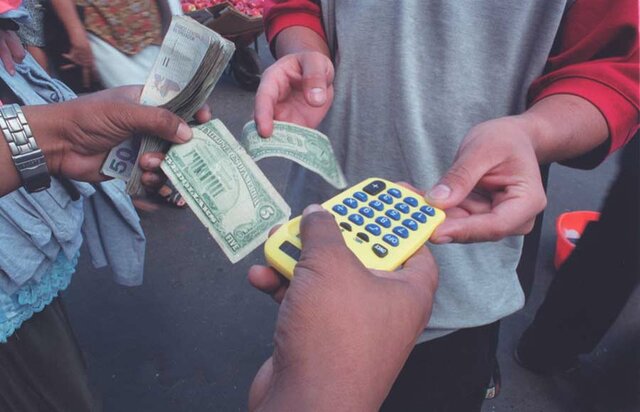 Se establece como moneda de curso legal el Dolar US en El Salvador