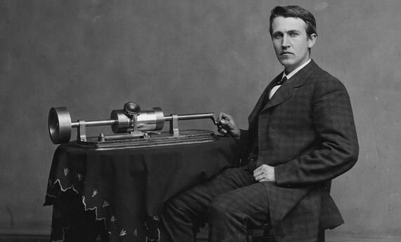 Thomas Edison inventa el fonógrafo, un dispositivo capaz de reproducir sonidos.