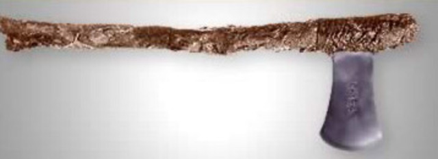 1975-1640 BC  Battle Axe (piecing axe)