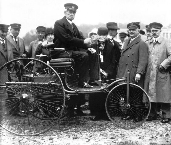 Nasce l'Automobile