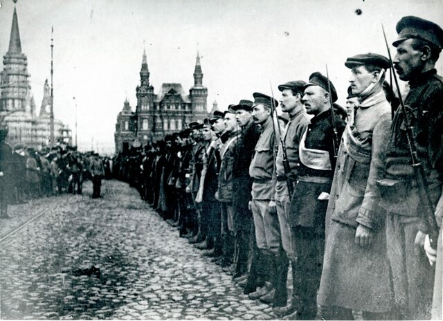 Trotsky Organizes Red Guard To Defend Petrograd