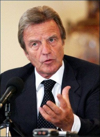 Etat d'urgence décrété par Bernard Kouchner sur la drogue
