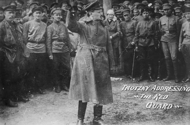 Trotsky organizes Red Guard to defend Petrograd