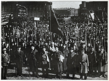 Trotsky organizes Red Guard to defend Petrograd