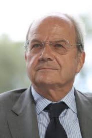 Légion d'honneur pour le patron de Fitch Ratings (Marc Ladreit de Lacharrière) par Nicolas Sarkozy