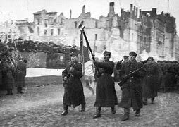 Soviets attempt to take Warsaw