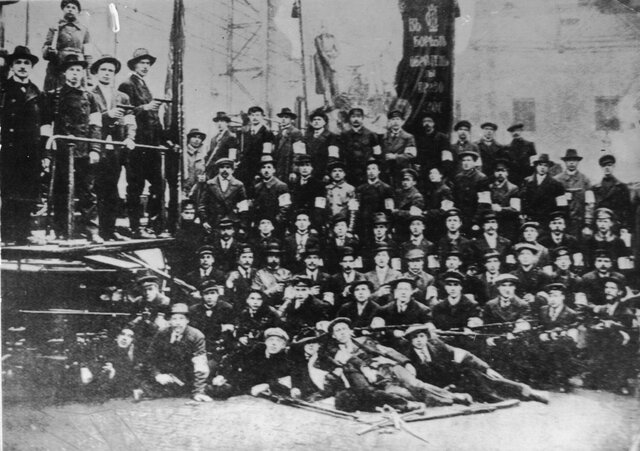 Trotsky Organizes Red Guard to Defend Petrograd