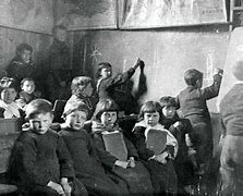 CONSIDERACIÓN SOCIOLÓGICA DEL NIÑO EN EL MUNDO GRIEGO