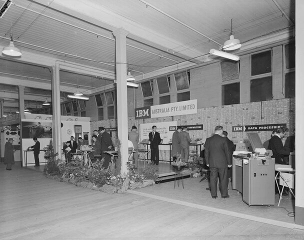 Stand de IBM en feria computacional de 1960