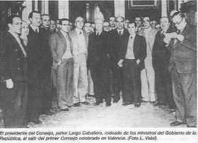 Largo caballero da entrada en el gobierno a miembros de la CNT como ministros. Federica Montseny, anarquista, primera mujer ministra en la Historia de España.