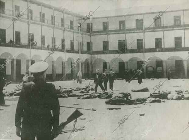 Ataque contra el Cuartel de la Montaña. En accidente de aviación muere en general Sanjurjo. Comienzan a perfilarse ambas zonas y se organizan columnas.