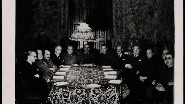 Se forma en Burgos la Junta de Defensa Nacional presidida por Cabanellas.