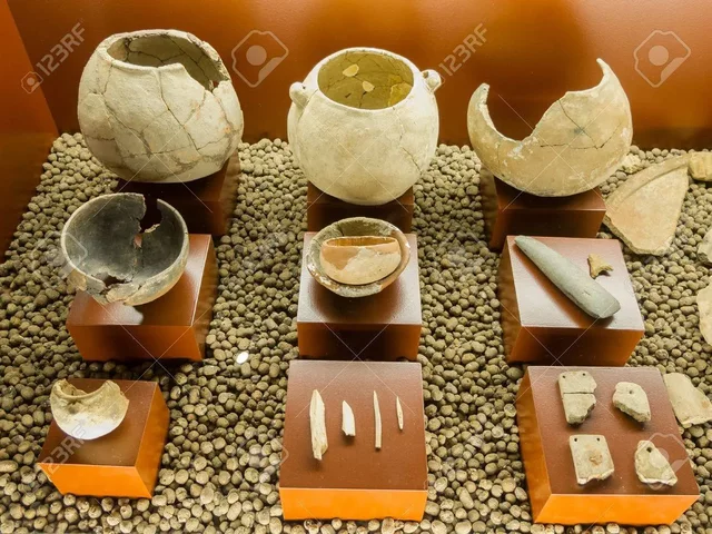 Aparició de ceràmica i teixit