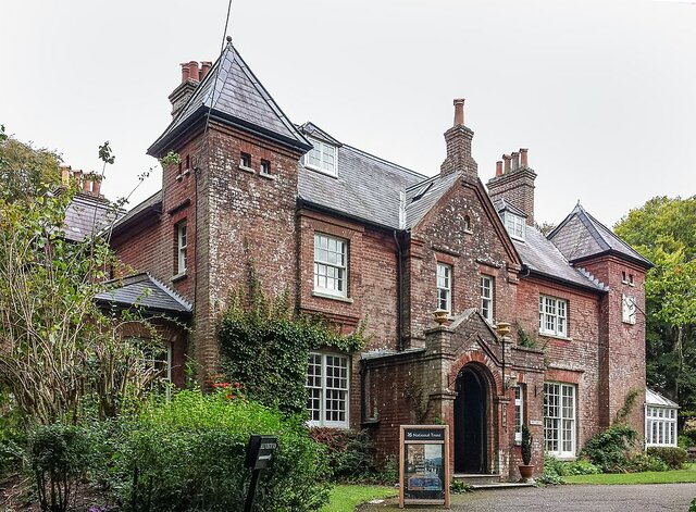 Thomas and Emma move into Max Gate