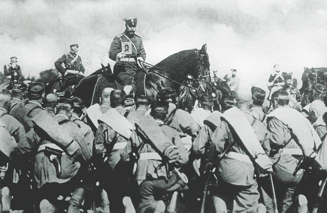 Czar Nicholas II takes sole control of military operations