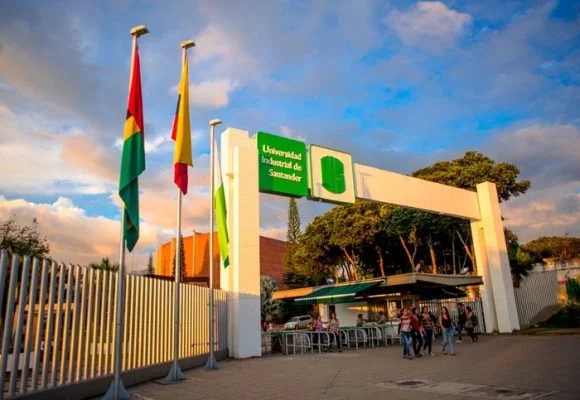 entro a la universidad de la UIS