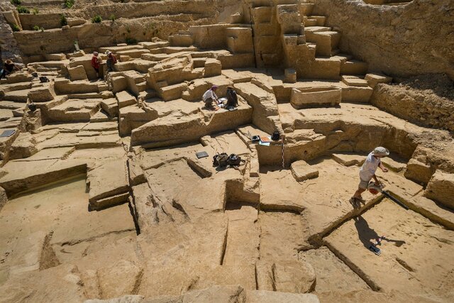 Fundació de massàlia (l'actual Marsella) per parts dels grecs.