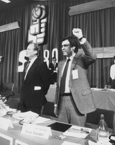 El PSOE, dirigido por Felipe González desde el congreso de Suresnes