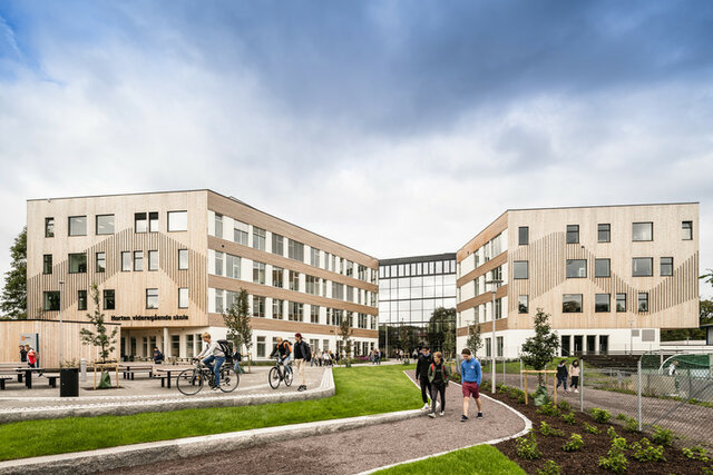 ENTRADA Y SALIDA DE LA SECUNDARIA