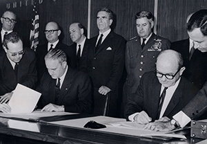 Admisión de España en la O.M.S. y en la U.I.T.