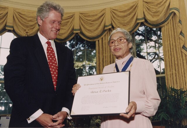 Rosa Parks awarded medals in 1999