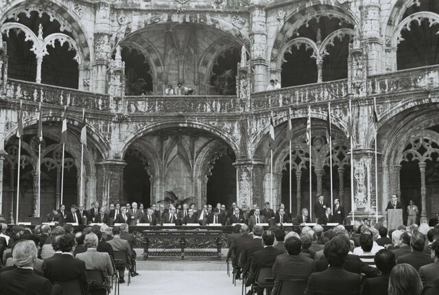 Іспанія та Португалія долучаються до Європейських Співтовариств