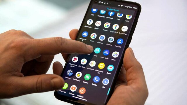 2015 (Smartphones or touchscreen phones)