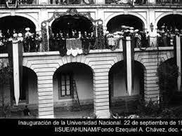 Con Justo Sierra siendo Secretario de Instrucción Pública y Bellas Artes