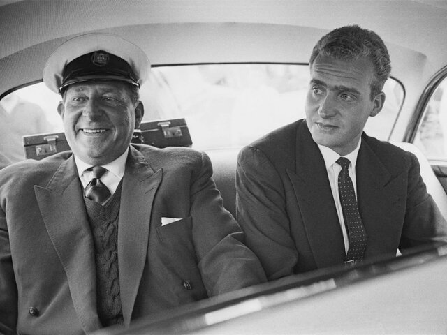 Juan Carlos de Borbón es designado sucesor de Franco