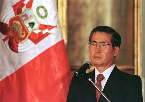 El presidente Alberto Fujimori disuelve el Congreso de la República
