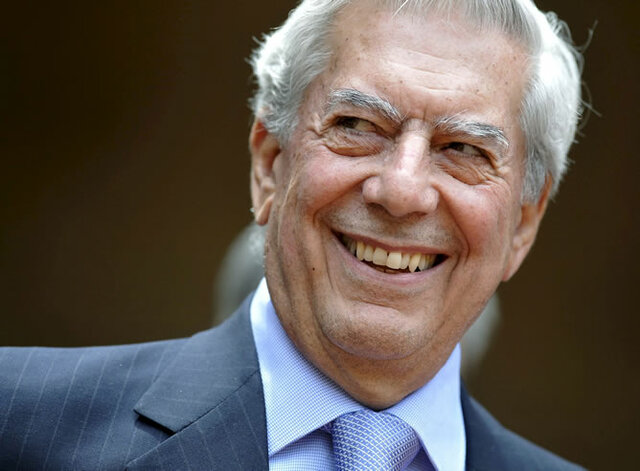 El novelista Mario Vargas Llosa recibe el Premio Nobel de Literatura