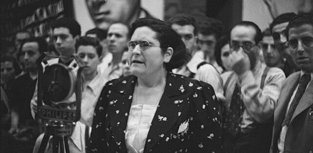 Largo caballero da entrada en el gobierno a miembros de la CNT como ministros. Federica Montseny, anarquista, primera mujer ministra en la Historia de España.