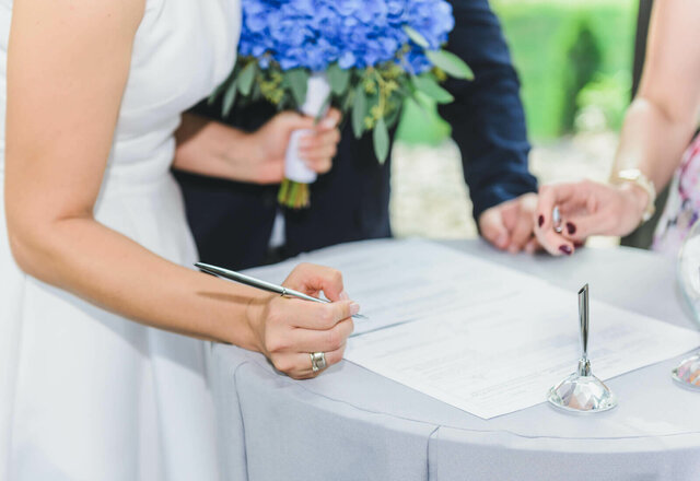 Se prohibe el matrimonio civil