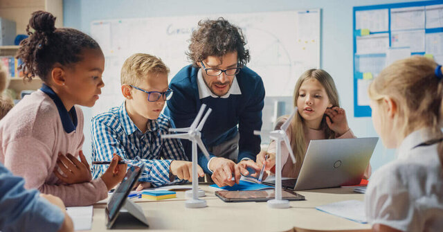 Siglo XXI: Elementos fundamentales de la comunicación didáctica.