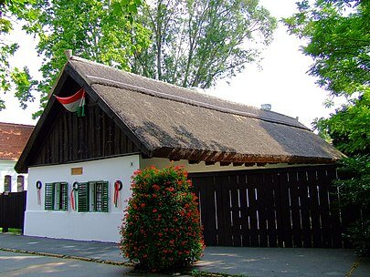 Született