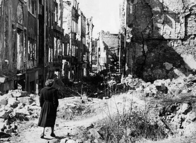 OCUPACIÓN DE BERLÍN POR PARTE DE LOS SOVIÉTICOS Y SUICIDIO DE HITLER