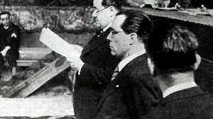 Juan Negrín da a conocer sus “Trece puntos para la victoria”.