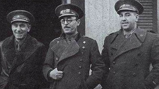 El coronel Casado encabeza el organismo republicano que sustituye a Negrín con el objeto de alcanzar una paz honrosa (golpe de estado en Madrid).