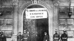 La llei de Defensa de la República és derogada.