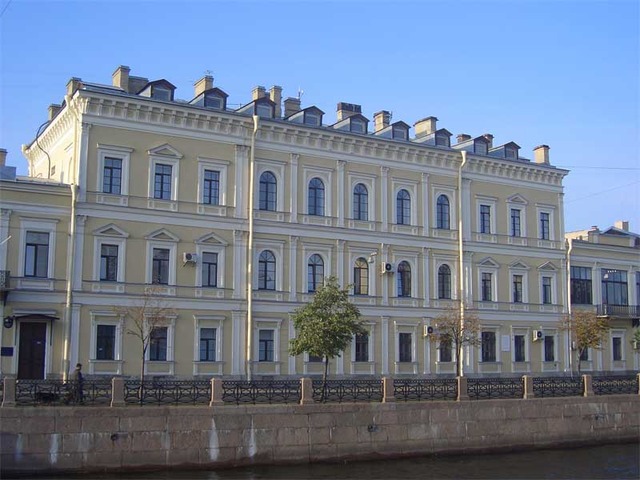 родилась дочь Елена.