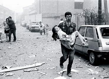 Ataque contra el Cuartel de la Montaña. En accidente de aviación muere en general Sanjurjo. Comienzan a perfilarse ambas zonas y se organizan columnas.