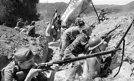 Comienza la batalla del Ebro con el avance republicano.