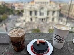 Filiberto y Pepe tomaron algo en el café de Catedral.
