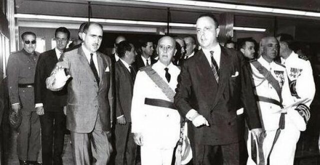 Polémica con Fraga Iribarne, ministro de Información.