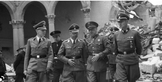 El general Francisco Franco decide destinar una importante parte de sus fuerzas para liberar a los rebeldes asediados en el Alcázar de Toledo