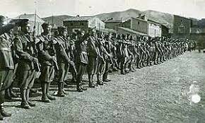 Los primeros soldados italianos, enviados por Mussolini, llegan a para ayudar a las fuerzas franquistas.